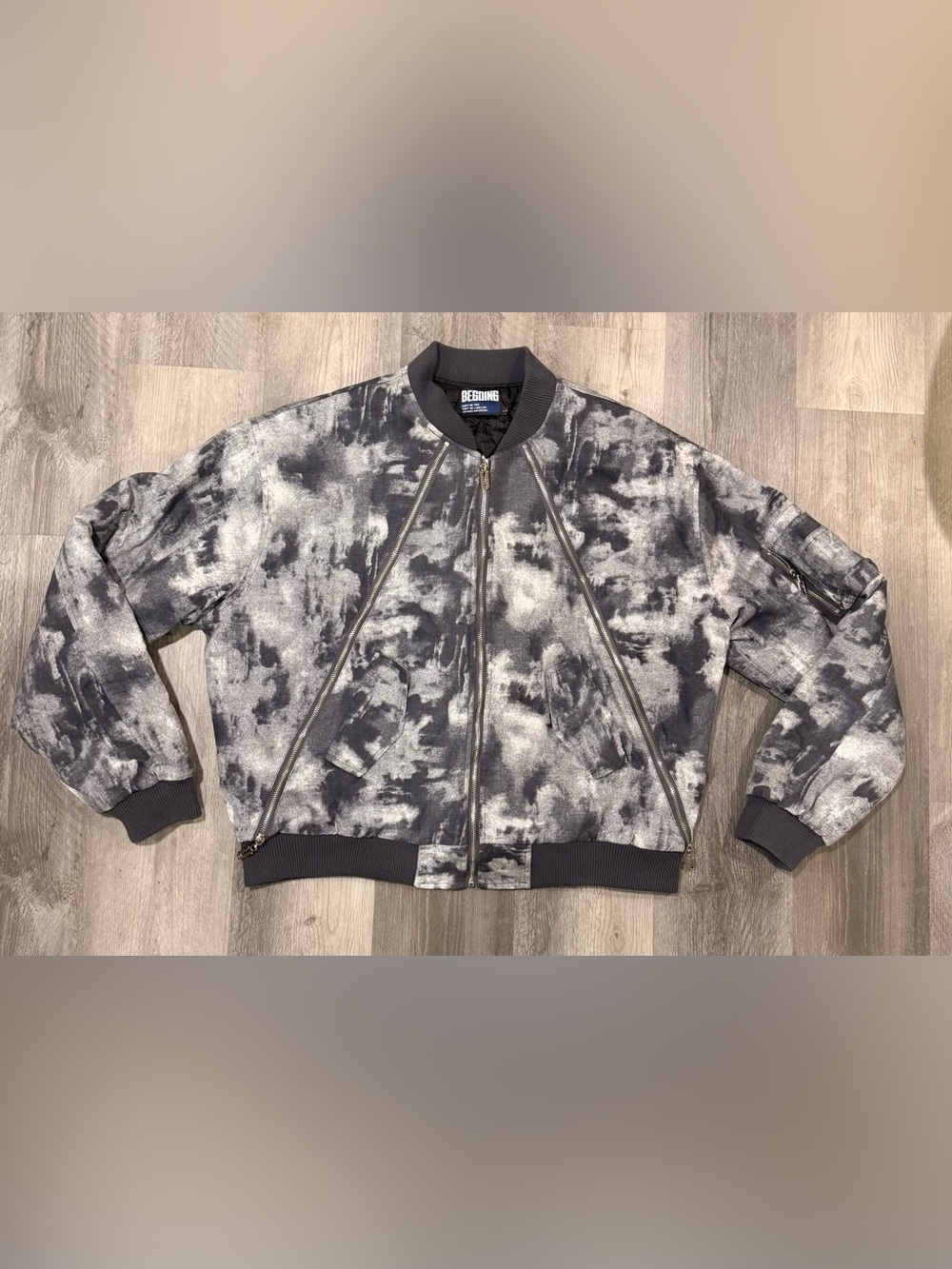 BEGINDG Men's Abstract Bomber Jacket in Gray & Black